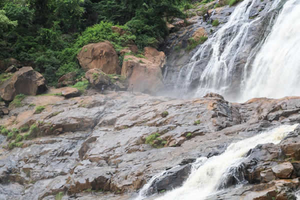 farin-ruwa-waterfalls